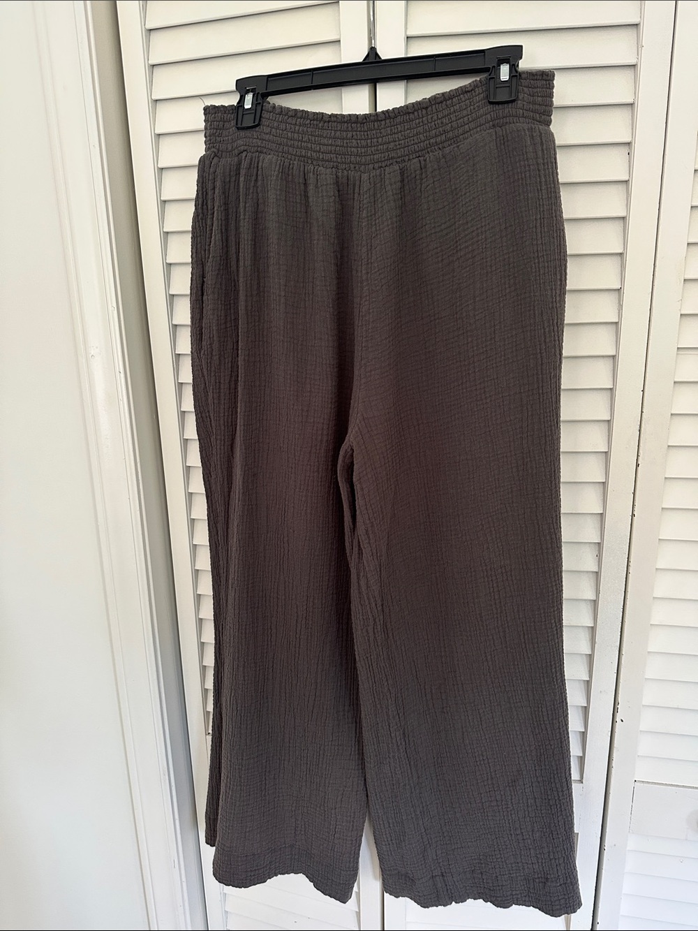 Faherty Gauze Wide-Leg Pants in Charcoal